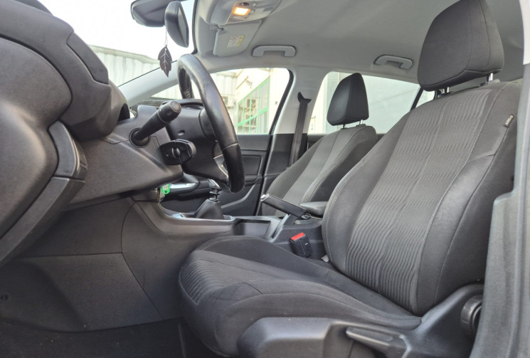 Peugeot 308 II (T9) 1.6 BLUEHDI 120 CV* DISTRIBUTION OK * RADAR DE RECUL * CLIM 