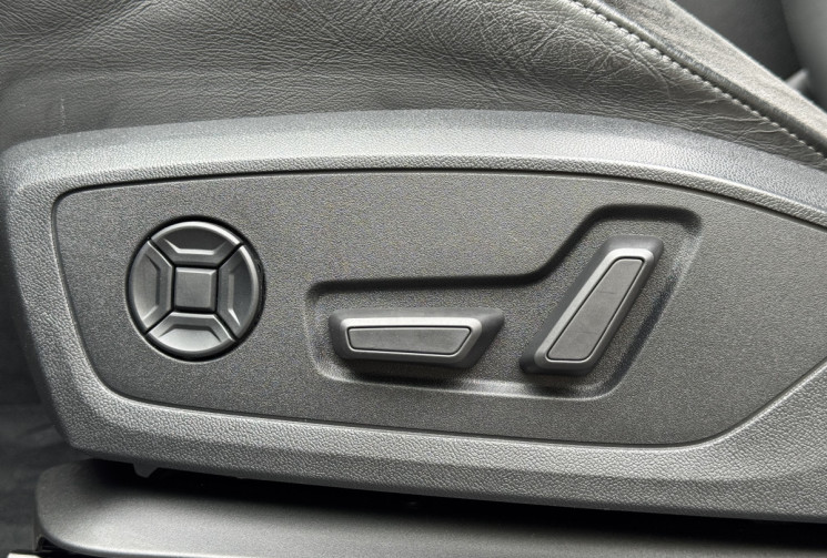 Audi Q3 S-line 35 TDi 150 S-Tronic7 / Toit ouvrant / Camera / Carplay / Sieges chauffants / TVA