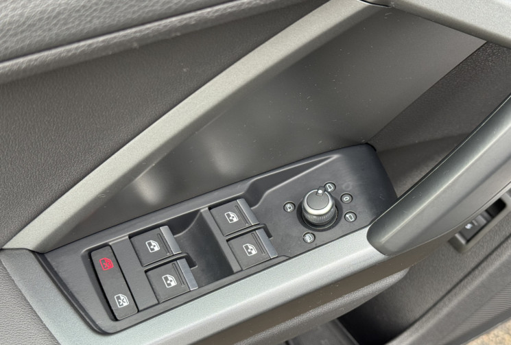 Audi Q3 S-line 35 TDi 150 S-Tronic7 / Toit ouvrant / Camera / Carplay / Sieges chauffants / TVA