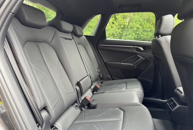 Audi Q3 S-line 35 TDi 150 S-Tronic7 / Toit ouvrant / Camera / Carplay / Sieges chauffants / TVA
