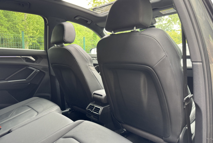 Audi Q3 S-line 35 TDi 150 S-Tronic7 / Toit ouvrant / Camera / Carplay / Sieges chauffants / TVA