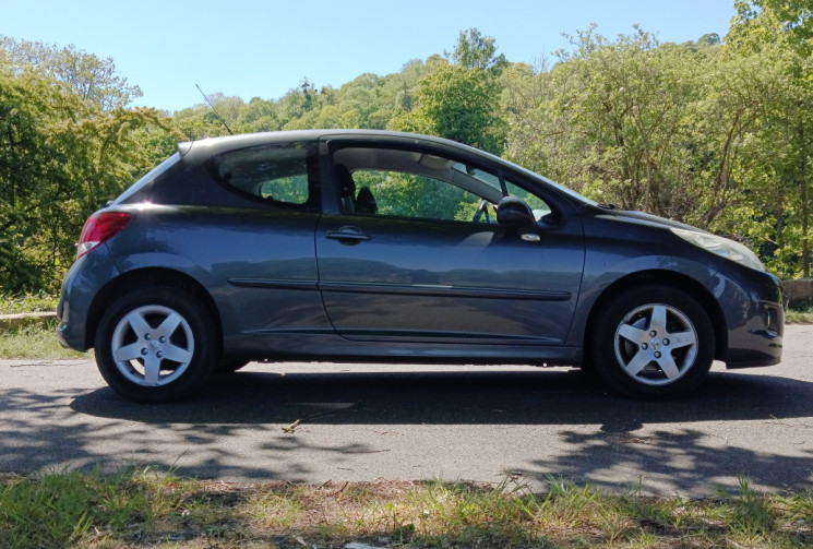 Peugeot 207  207 1.4 16V (70 KW / 95 CV) / IDÉAL JEUNE PERMIS