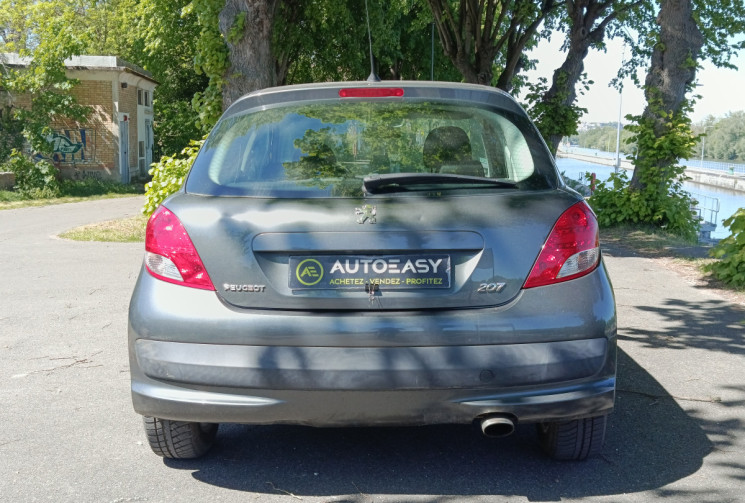 Peugeot 207  207 1.4 16V (70 KW / 95 CV) / IDÉAL JEUNE PERMIS