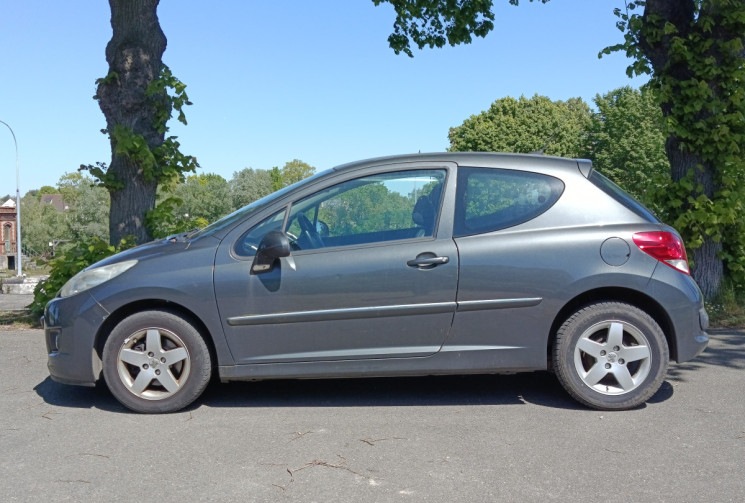 Peugeot 207  207 1.4 16V (70 KW / 95 CV) / IDÉAL JEUNE PERMIS