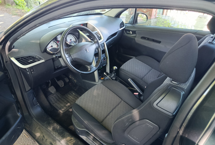 Peugeot 207  207 1.4 16V (70 KW / 95 CV) / IDÉAL JEUNE PERMIS