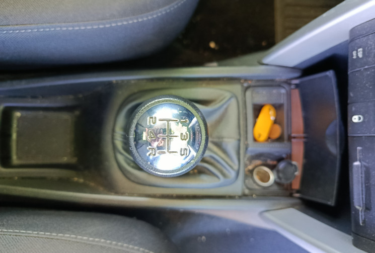 Peugeot 207  207 1.4 16V (70 KW / 95 CV) / IDÉAL JEUNE PERMIS