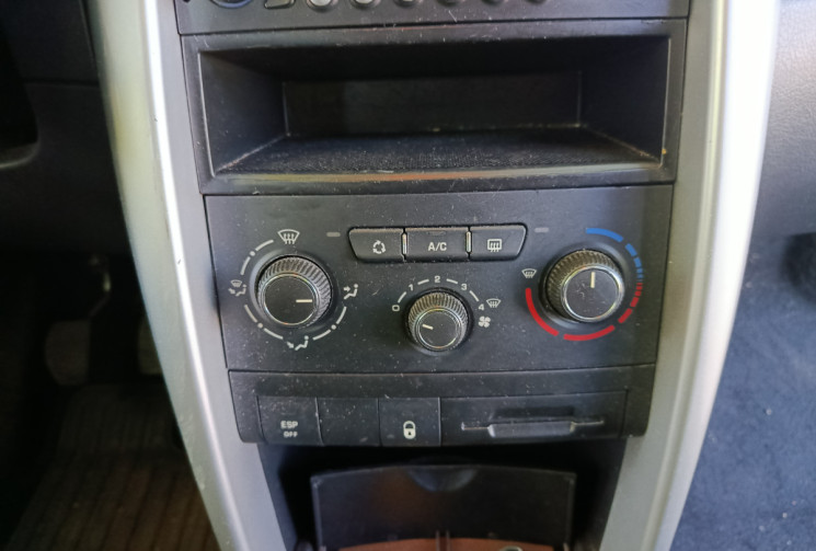 Peugeot 207  207 1.4 16V (70 KW / 95 CV) / IDÉAL JEUNE PERMIS