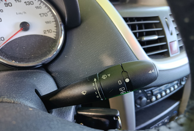 Peugeot 207  207 1.4 16V (70 KW / 95 CV) / IDÉAL JEUNE PERMIS