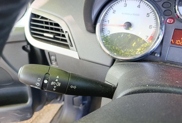 Peugeot 207  207 1.4 16V (70 KW / 95 CV) / IDÉAL JEUNE PERMIS