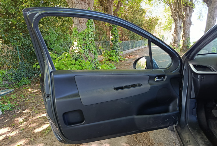 Peugeot 207  207 1.4 16V (70 KW / 95 CV) / IDÉAL JEUNE PERMIS