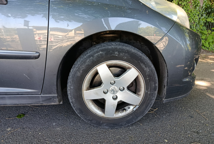 Peugeot 207  207 1.4 16V (70 KW / 95 CV) / IDÉAL JEUNE PERMIS