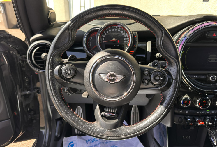 Mini Mini (F56) 3 Portes JCW (JOHN COOPER WORKS) 2.0 i 16V 231 cv Boîte auto