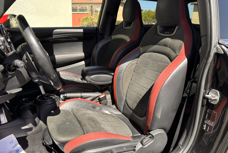 Mini Mini (F56) 3 Portes JCW (JOHN COOPER WORKS) 2.0 i 16V 231 cv Boîte auto