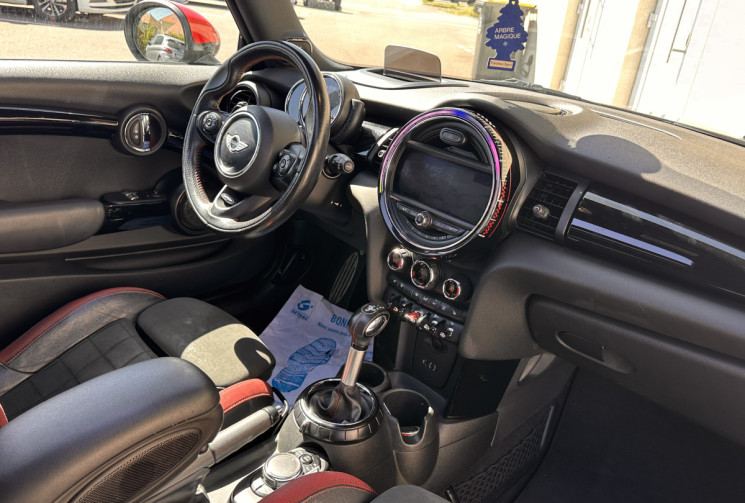 Mini Mini (F56) 3 Portes JCW (JOHN COOPER WORKS) 2.0 i 16V 231 cv Boîte auto