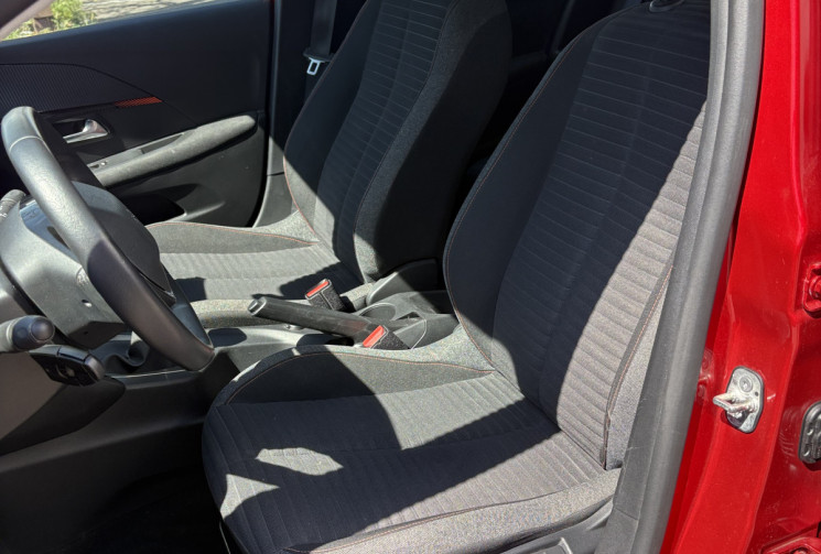 Peugeot 208 1.2i 75cv Style / CarPlay / 1ere main / 24000km / très bon état / 2022