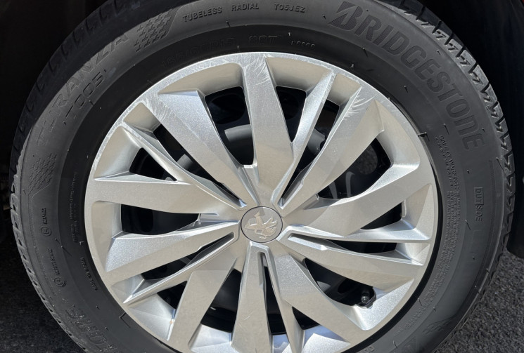 Peugeot 208 1.2i 75cv Style / CarPlay / 1ere main / 24000km / très bon état / 2022