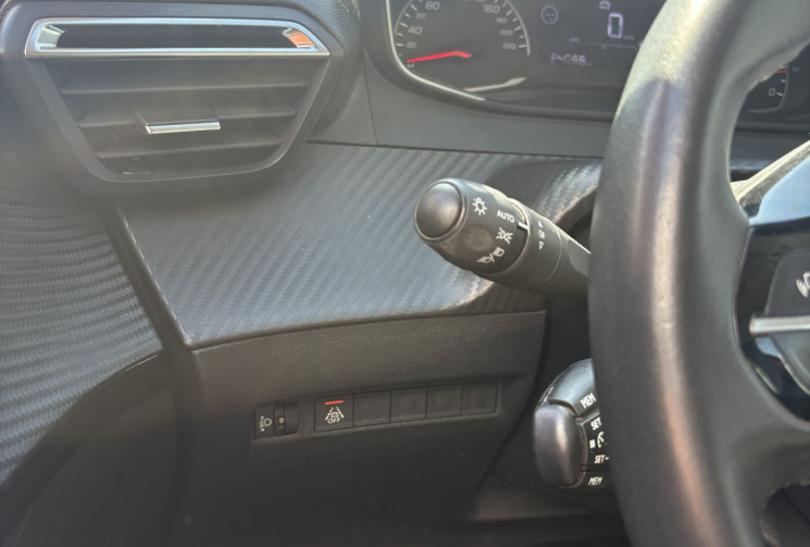 Peugeot 208 1.2i 75cv Style / CarPlay / 1ere main / 24000km / très bon état / 2022