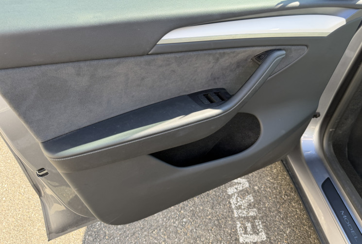 Tesla Model Y Standard RWD 300 ch / Première main / SOH 95%