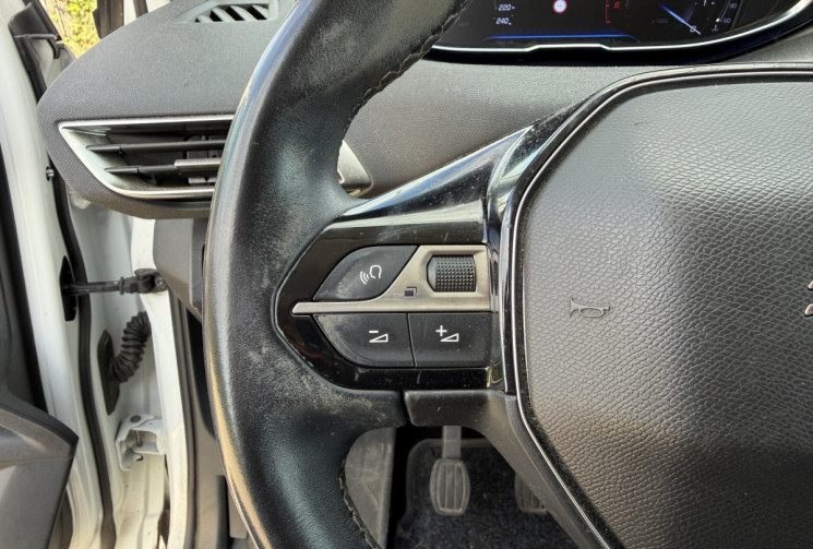 Peugeot 3008 1.5 BLUEHDI 130 ALLURE BVM6