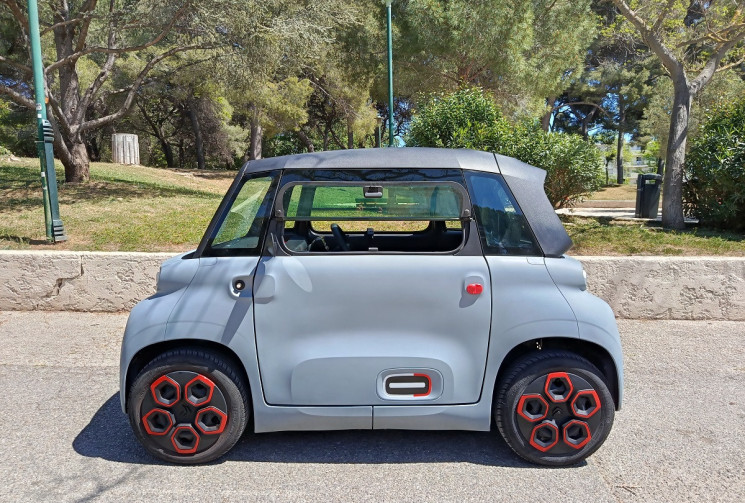 Citroën Ami  - 5.400 km - 1ère Main - Toit Pano. - Révision faite  - Pack déco Rouge