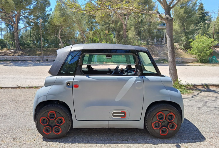 Citroën Ami  - 5.400 km - 1ère Main - Toit Pano. - Révision faite  - Pack déco Rouge