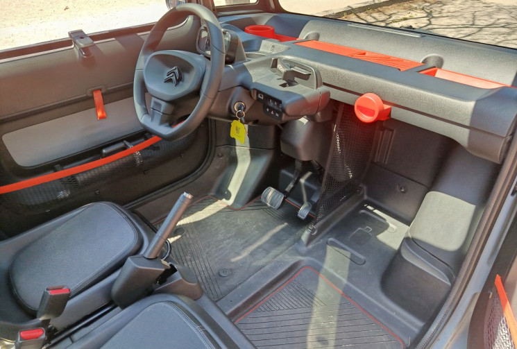 Citroën Ami  - 5.400 km - 1ère Main - Toit Pano. - Révision faite  - Pack déco Rouge