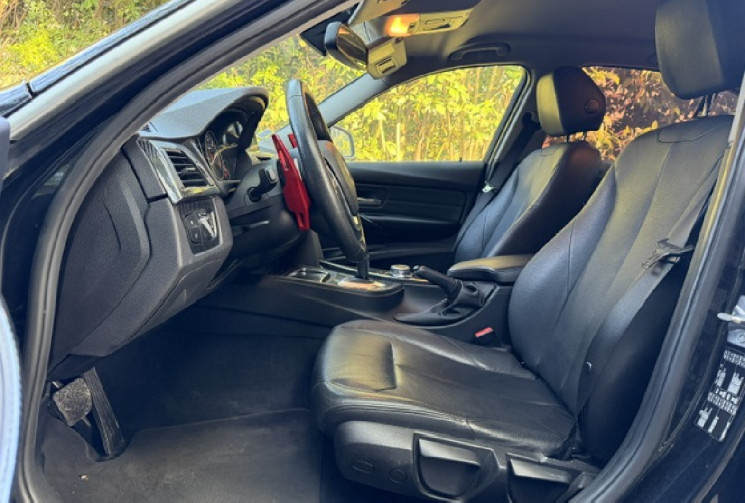 BMW Série 3 Lounge + 2.0 190 cv / caméra d’intersection / cuir / affichage tête haute / 