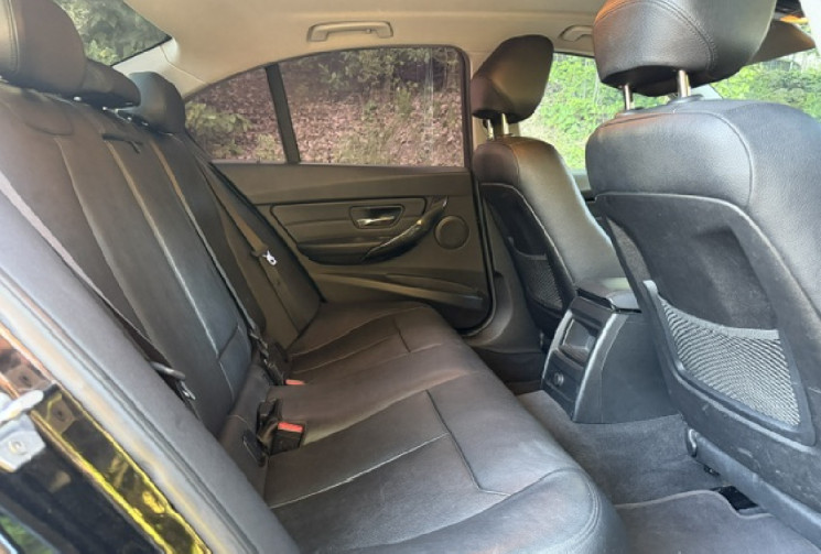 BMW Série 3 Lounge + 2.0 190 cv / caméra d’intersection / cuir / affichage tête haute / 