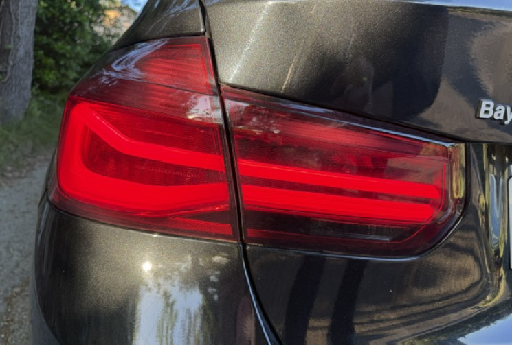 BMW Série 3 Lounge + 2.0 190 cv / caméra d’intersection / cuir / affichage tête haute / 