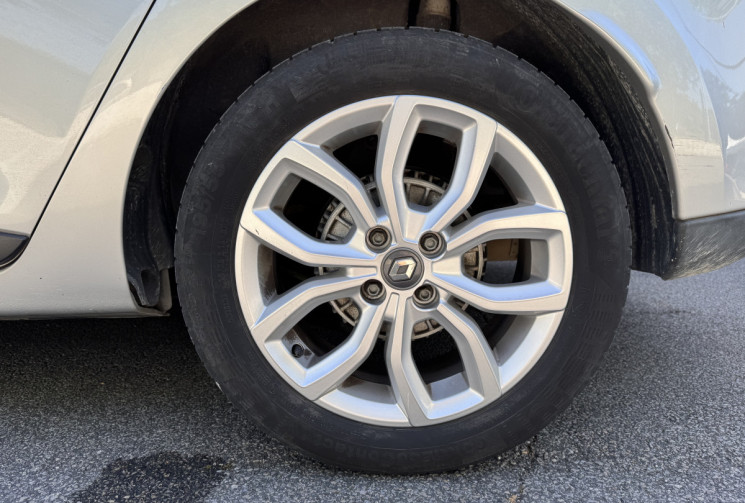 Renault CLIO ESTATE IV INTENS 1.5 DCI 110 / Camera / GPS / Distri et entretien à jour / Garantie 6m