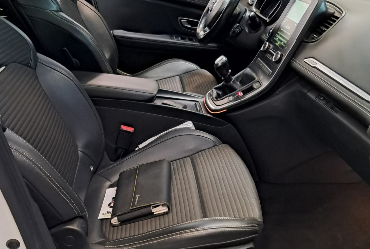 Renault Scénic IV  1.2 TCe 130 INTENS  - TOIT PANO HUD - SUIVI ENTRETIEN -