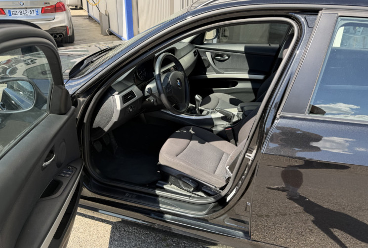 BMW SERIE 3 TOURING 318i 143 Confort - Suivi BMW complet