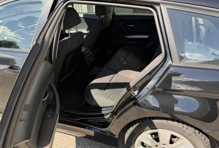 BMW SERIE 3 TOURING 318i 143 Confort - Suivi BMW complet