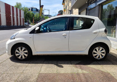 Toyota Aygo 5 Portes 1.0 VVTi 12V 68 cv / Dynamic / Clim et Bluetooth
