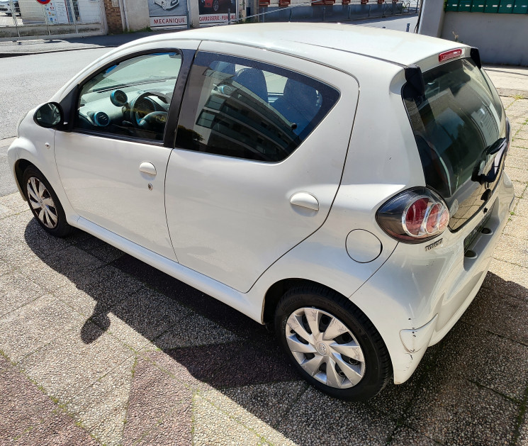 Toyota Aygo 5 Portes 1.0 VVTi 12V 68 cv / Dynamic / Clim et Bluetooth