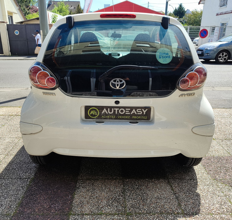 Toyota Aygo 5 Portes 1.0 VVTi 12V 68 cv / Dynamic / Clim et Bluetooth