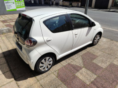 Toyota Aygo 5 Portes 1.0 VVTi 12V 68 cv / Dynamic / Clim et Bluetooth