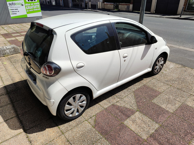 Toyota Aygo 5 Portes 1.0 VVTi 12V 68 cv / Dynamic / Clim et Bluetooth