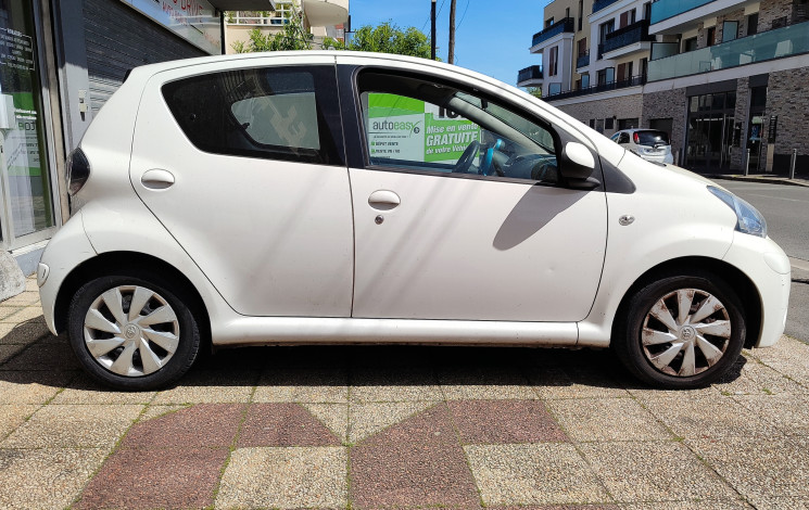 Toyota Aygo 5 Portes 1.0 VVTi 12V 68 cv / Dynamic / Clim et Bluetooth