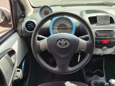 Toyota Aygo 5 Portes 1.0 VVTi 12V 68 cv / Dynamic / Clim et Bluetooth