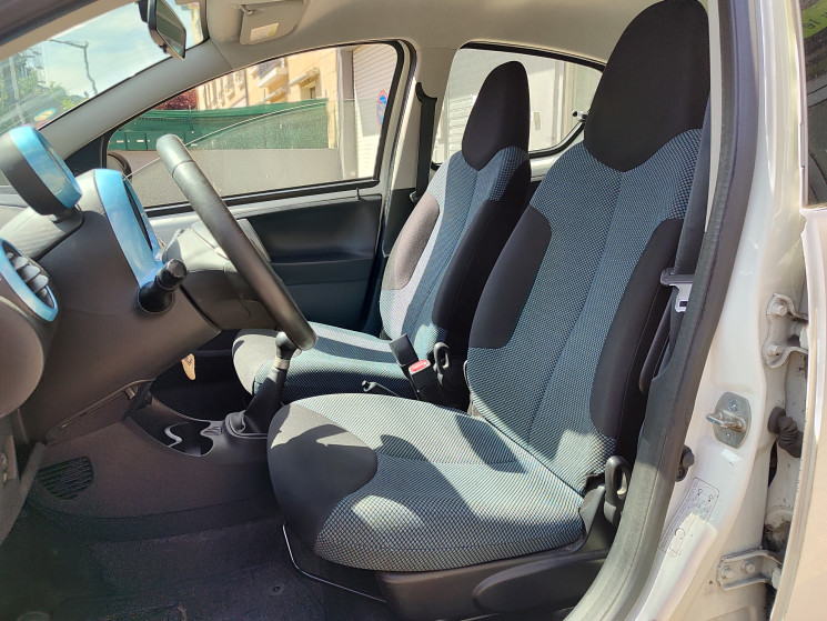 Toyota Aygo 5 Portes 1.0 VVTi 12V 68 cv / Dynamic / Clim et Bluetooth