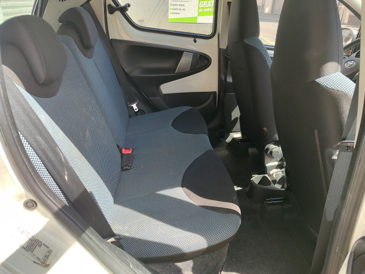Toyota Aygo 5 Portes 1.0 VVTi 12V 68 cv / Dynamic / Clim et Bluetooth