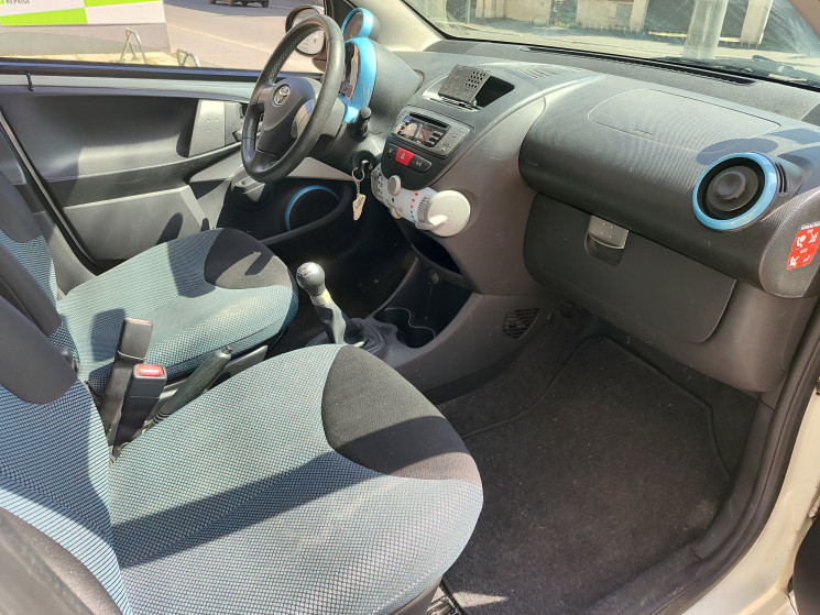Toyota Aygo 5 Portes 1.0 VVTi 12V 68 cv / Dynamic / Clim et Bluetooth
