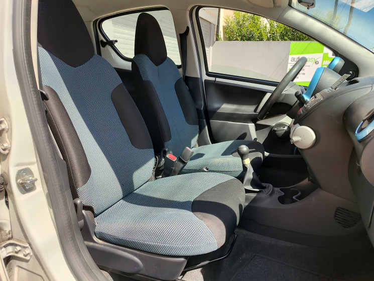 Toyota Aygo 5 Portes 1.0 VVTi 12V 68 cv / Dynamic / Clim et Bluetooth