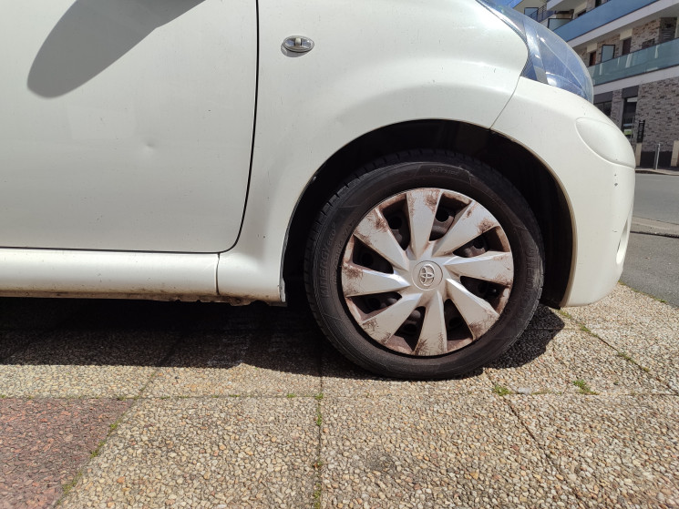 Toyota Aygo 5 Portes 1.0 VVTi 12V 68 cv / Dynamic / Clim et Bluetooth