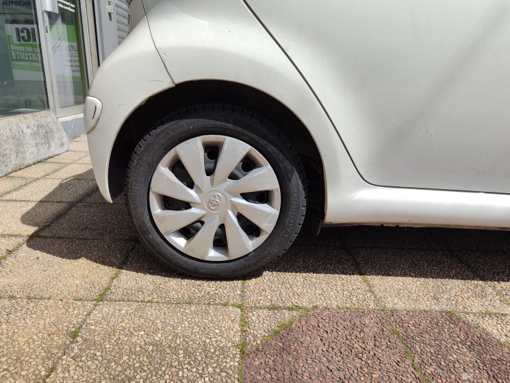 Toyota Aygo 5 Portes 1.0 VVTi 12V 68 cv / Dynamic / Clim et Bluetooth