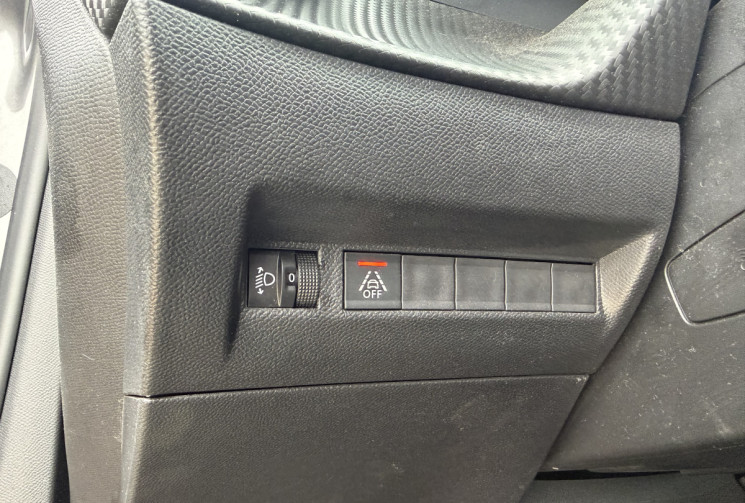 Peugeot 2008 1.2 PURETECH 130 CH ALLURE BVM6 / SUIVI A JOUR 