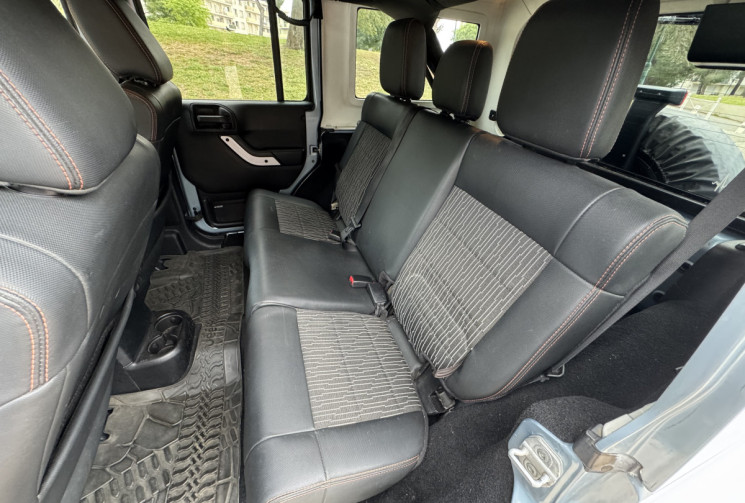 Jeep WRANGLER UNLIMITED JK UNLIMITED ARCTIC 2.8 CRD 16V DPF 4WD 200CH/ DISTRIBUTION A JOURS 