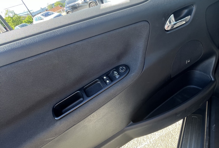 Peugeot 207 CC 1.6 e 16V 120cv JBL