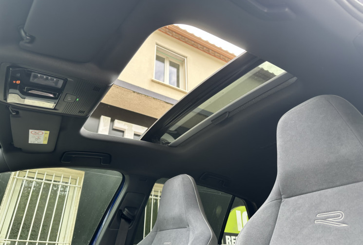 Volkswagen Golf 8 1.5 e-TSI OPF 150 R-Line DSG7 * TOIT OUVRANT * ATTELAGE * GARANTIE 6 MOIS